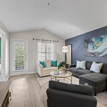 Stylish 2Br In Downtown, Pool Gym, Near Airport Appartement